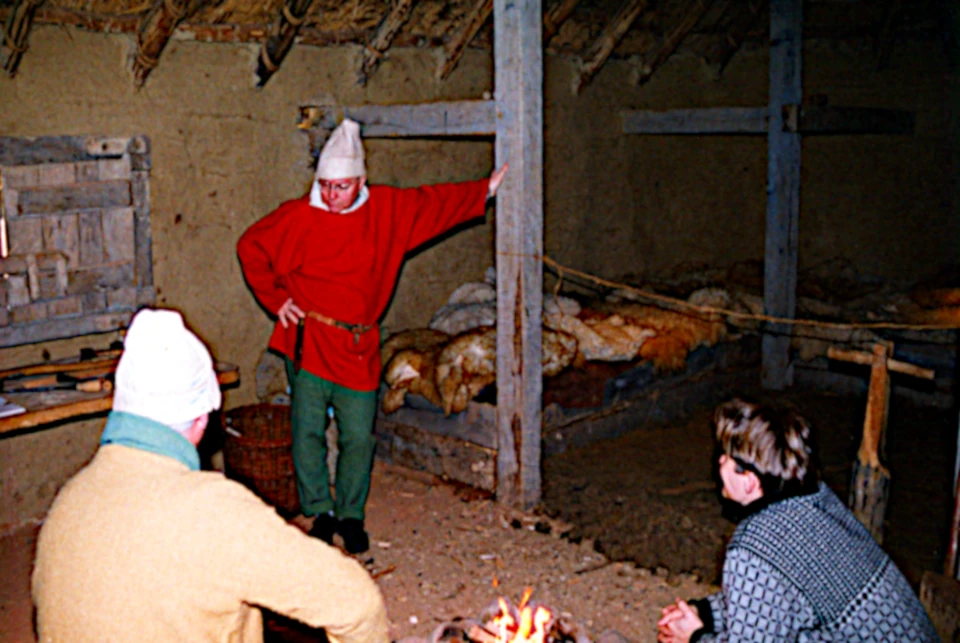 In Hjemsted Oldtidspark there were some houses from the "Iron Age". Here we demonstrated our craft.