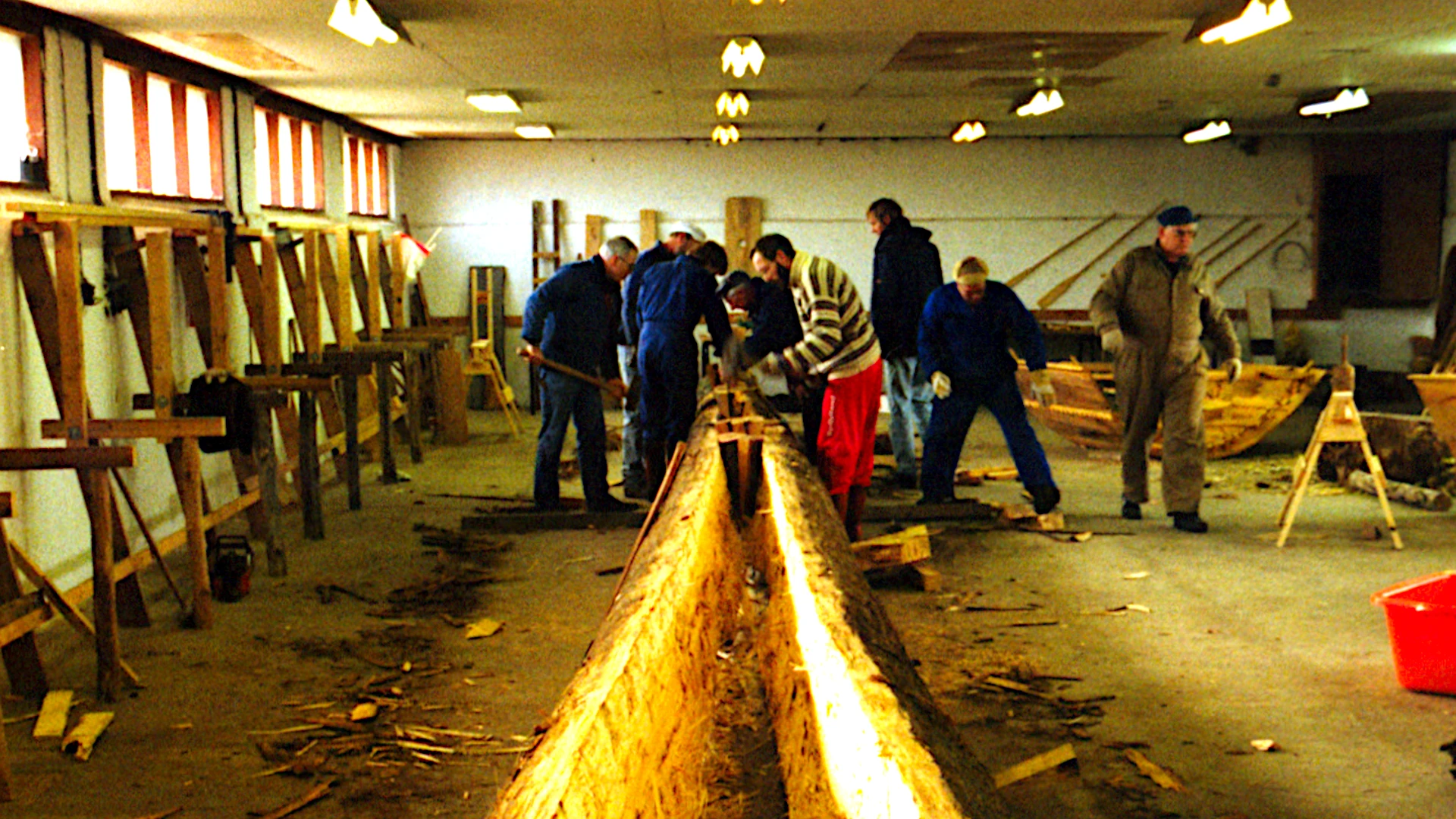 An 18 m long log can be turned into two planks. One of the two must be used for the bottom plank.